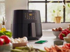Philips Essential XL Airfryer – Review A Philips Essential XL Airfryer surrounded by food