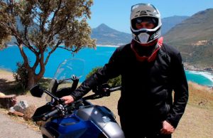 Leatt Helmet Kit Moto 7.5 with 4.5 goggles – Review A rider wearing a Leatt 7.5 motorcycle helmet.