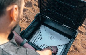 Front Runner BBQ/Fire Pit & Wolf Pack Pro Kit – Review Craig opens the Front Runner Wolf Pack Pro box to reveal the BBQ/Fire Pit braai.