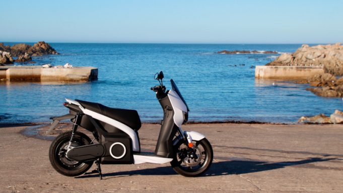 Silence S01 electric scooter – Review Silence S01 at Kleinmond harbour's jetty