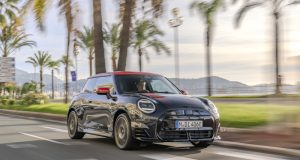 New electric MINI can drive farther and accelerate faster