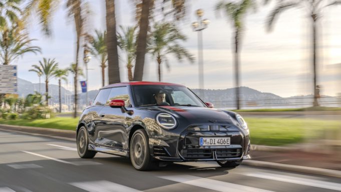 New electric MINI can drive farther and accelerate faster